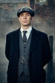 เจาะลึก Peaky Blinders ตำนานมาเฟียอังกฤษชุดสูทสุดเนี้ยบ ปรากฏการณ์ซีรีส์ระดับโลกที่สร้างแรงสั่นสะเทือนข้ามทศวรรษ